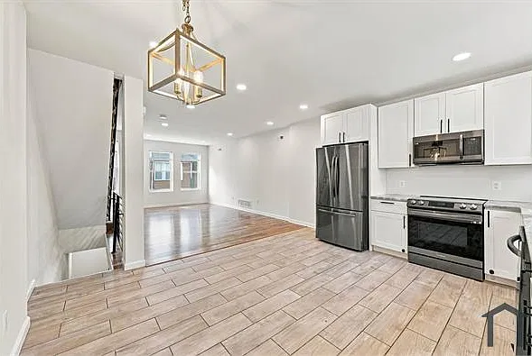 3 bed, $2,250 — Photo 2