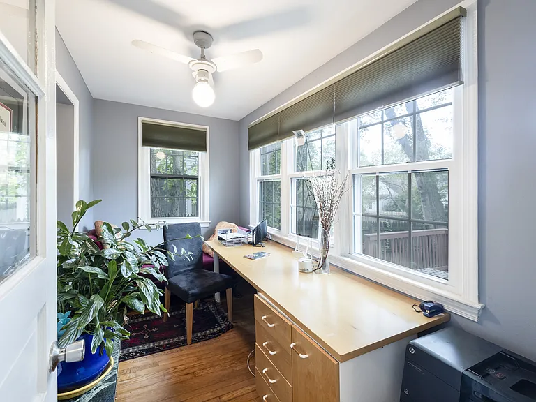 4850 Crescent St — Photo 6