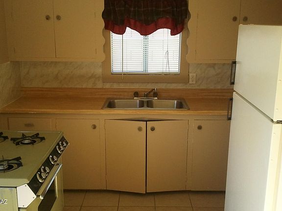 2nd image of 114 E Blacklidge Dr