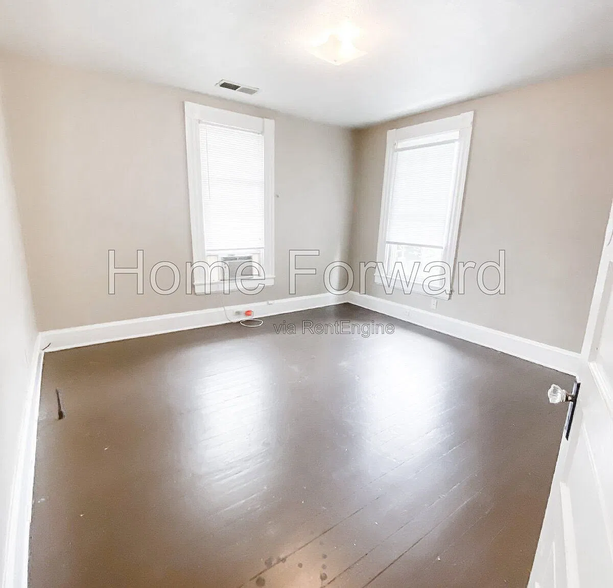 3 bed, 2.0 bath, 1094 sqft, $2,000 — Photo 4