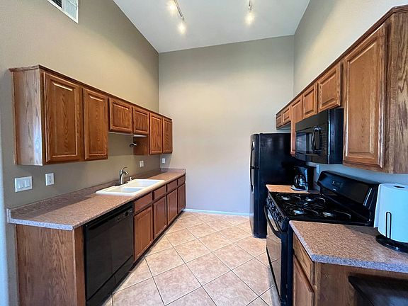 4th image of 3320 Cactus Shadow St Unit 202