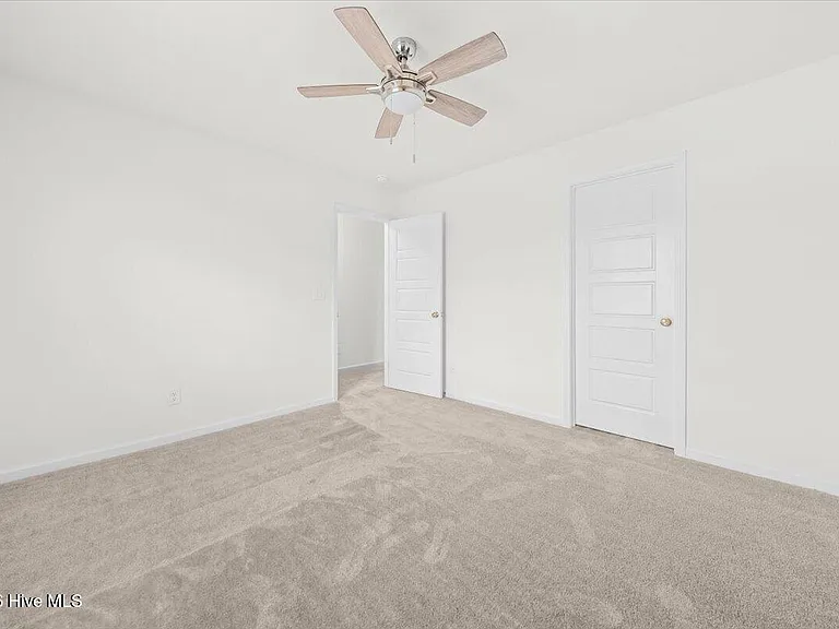 423 Bassett Ln — Photo 30