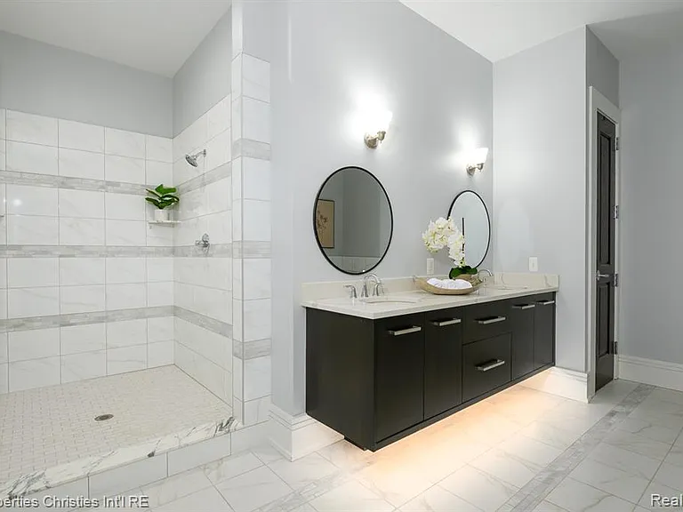 32686 Woodward Ave #E — Photo 14