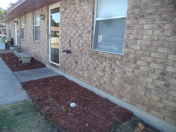 2nd image of 108 Horseshoe Dr #B