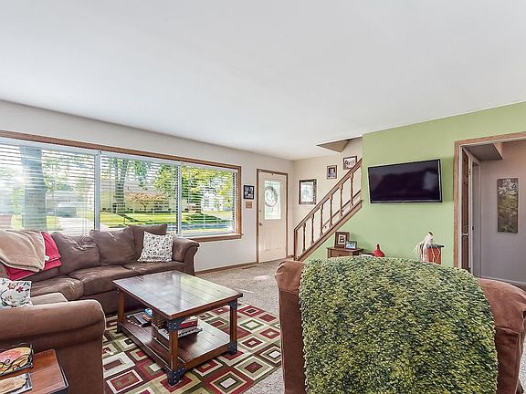 4th image of 2842 Woodgrove Dr