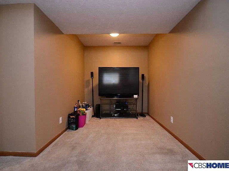 7916 Curtis Ave — Photo 12