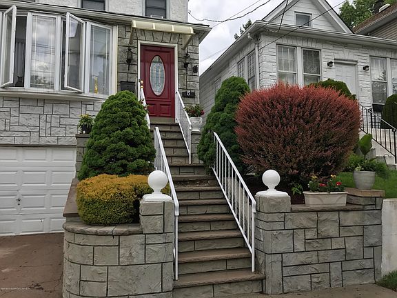 2nd image of 15 Wadsworth Ave