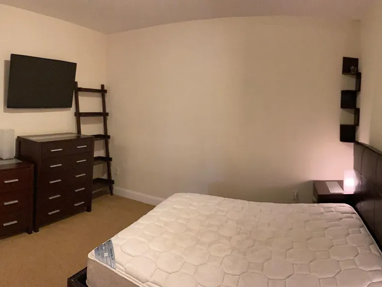 Second bedroom.