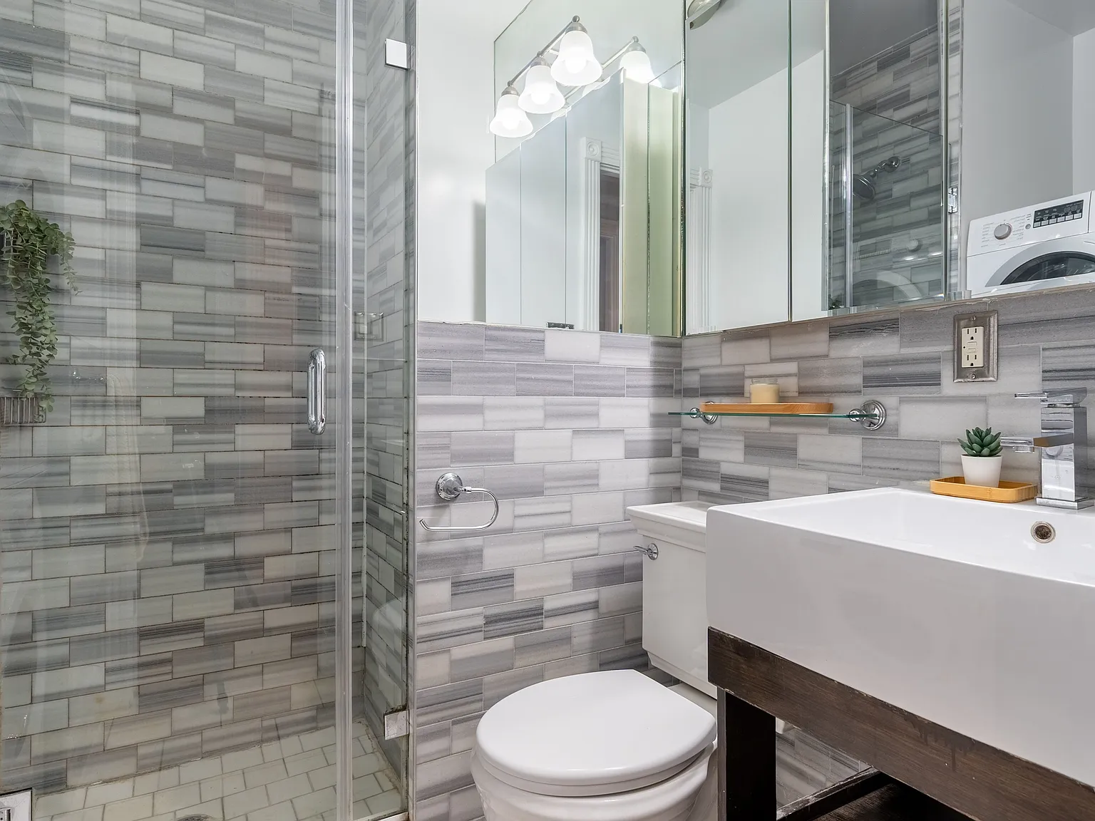 3 bed, 392 sqft, $2,594 — Photo 3