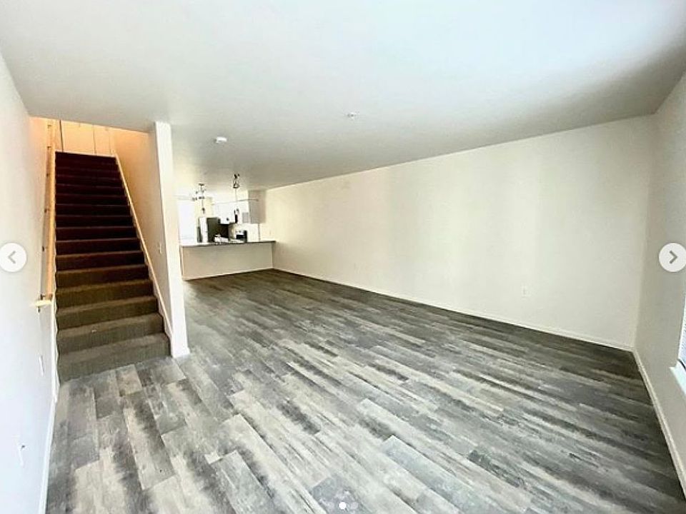 1st image of 4557 11th Ave NE #540