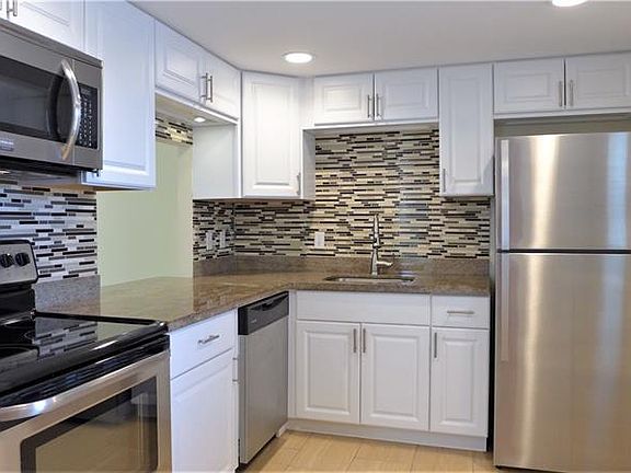 3rd image of 600 NE 2nd St APT 316