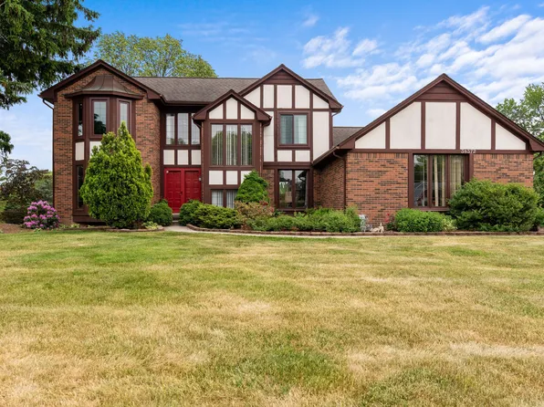 38372 Lana Ct, Farmington Hills, MI 48335