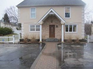 2 Greenbush Dr, Poughkeepsie, NY 12601