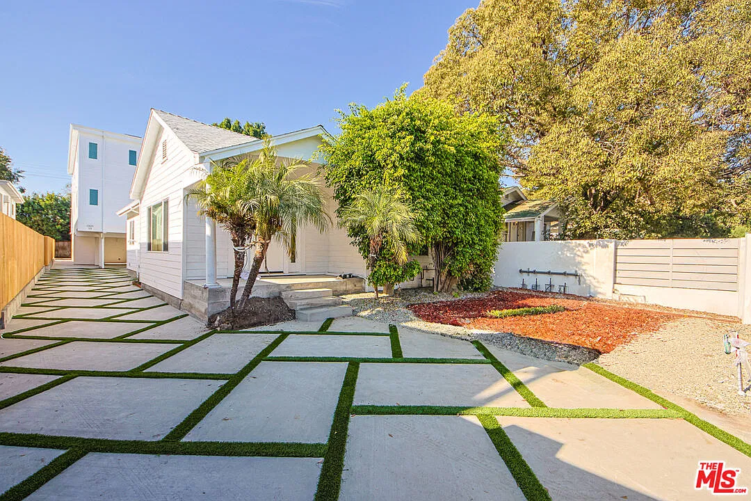 4 bed, 3.0 bath, 1385 sqft, $5,495 — Photo 3