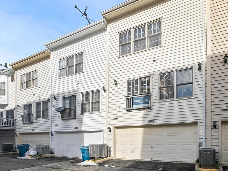 8852 Mansion View Ct — Photo 20