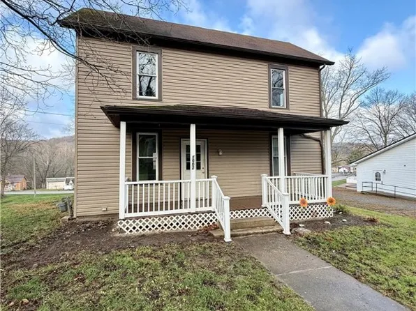 1002 Jefferson St, Bergholz, OH 43908