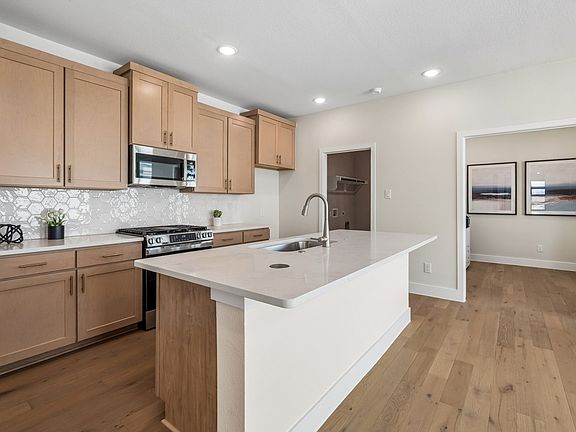 3rd image of 7146 Lathrop Ln