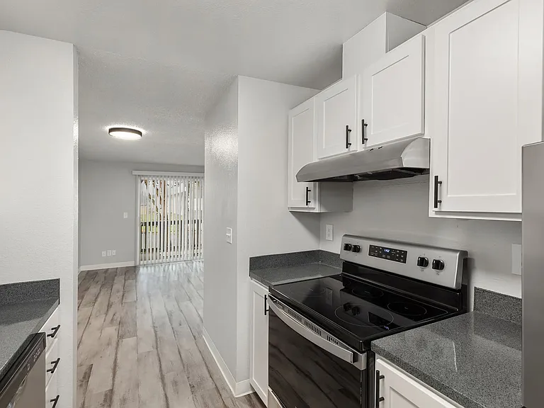 2550 N Vassault St — Photo 19