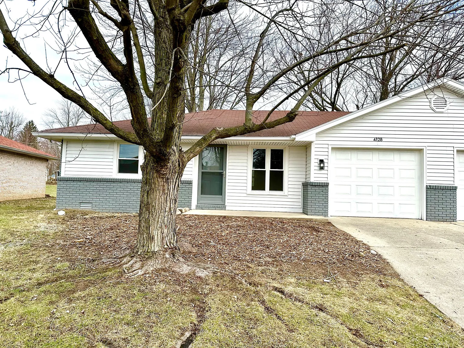4128 Alhambra Dr — Photo 1