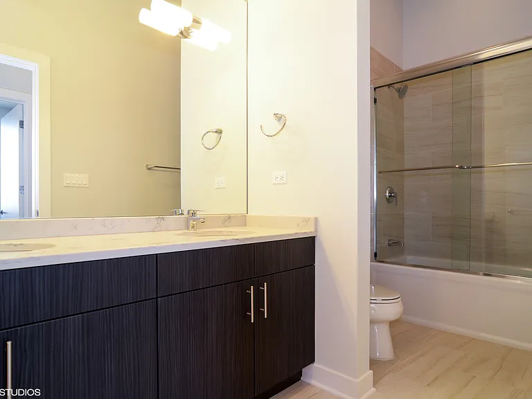 1507 W Carmen Ave #2E — Photo 9