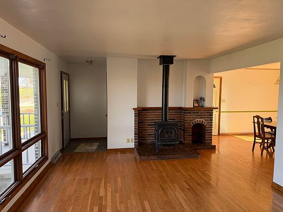 5th image of 1106 Locust Rd