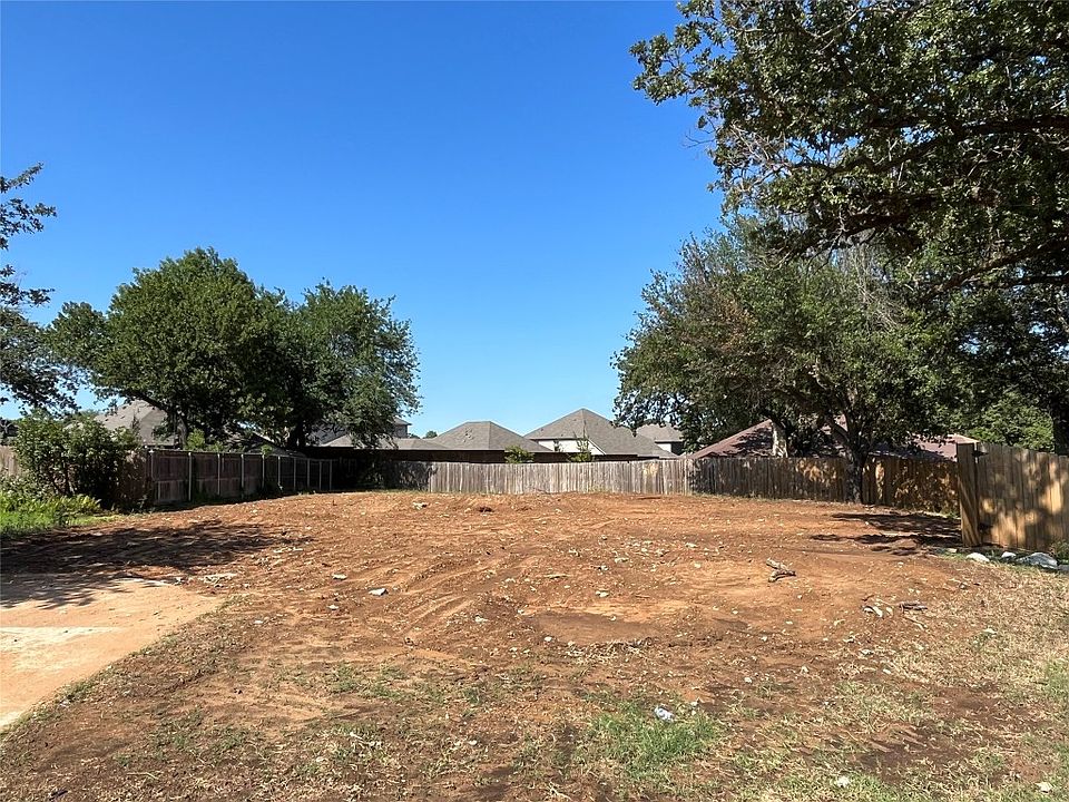 1st image of 752 Oak Dale Ave