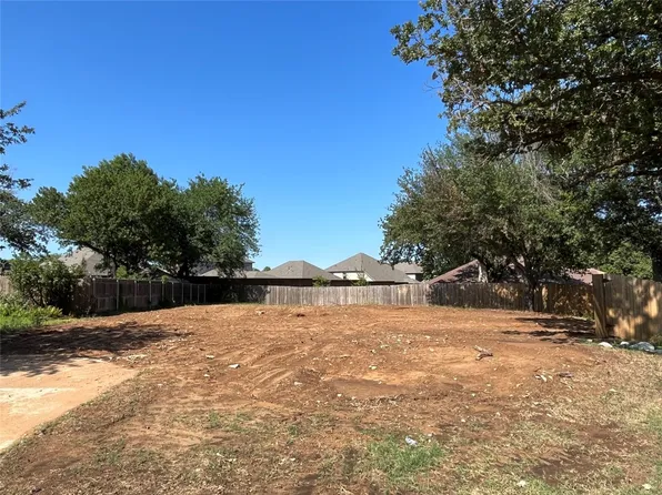 752 Oak Dale Ave, Lake Dallas, TX 75065