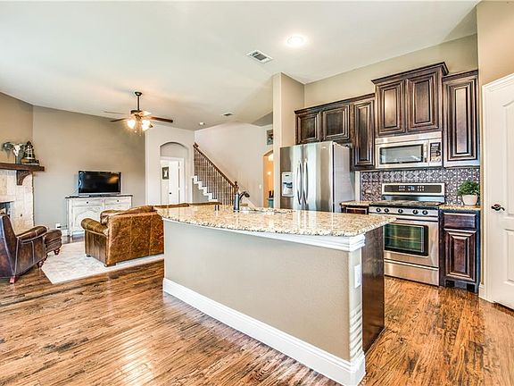 3rd image of 1440 Crescent Valley Dr