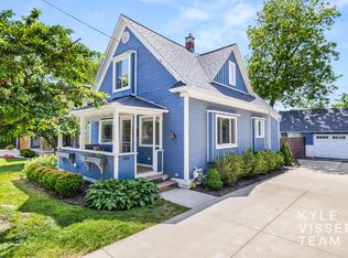 725 Gladstone Dr SE, Grand Rapids, MI 49506