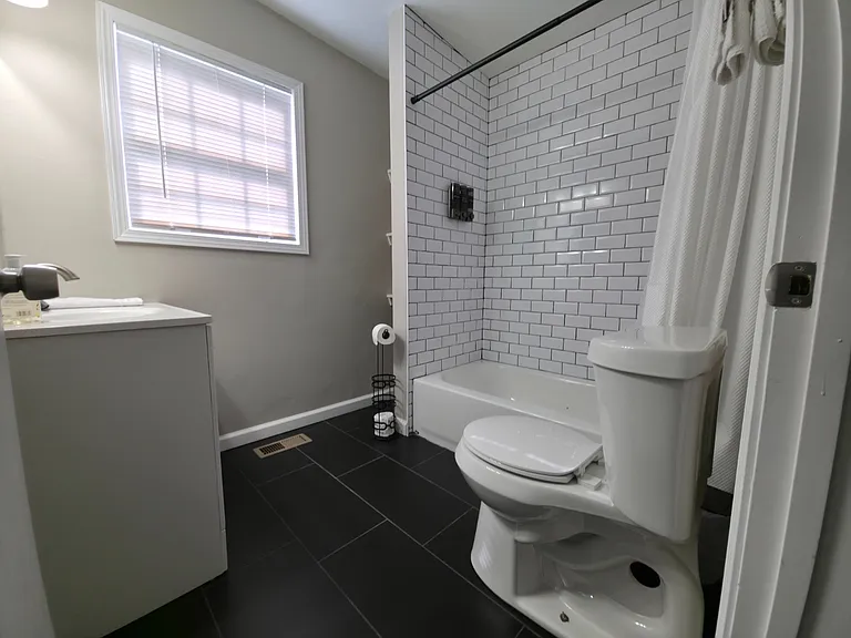 214 Maple St — Photo 9