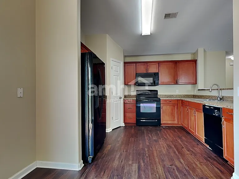 117 Lake Pointe Dr — Photo 3