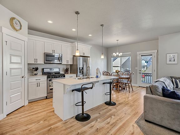 3rd image of 14804 S Patten Ln