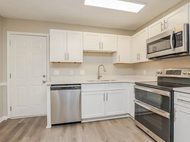 1409 Woodchimes Ct — Photo 8