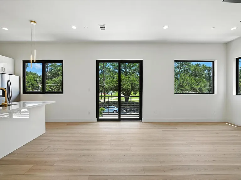 1425 N Garrett Ave #108 — Photo 8