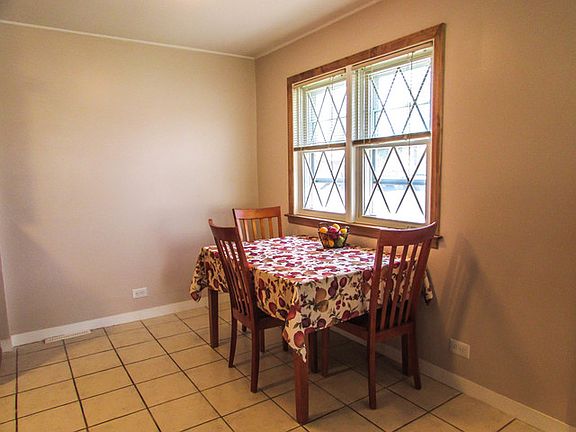 5th image of 303 Pine Ln