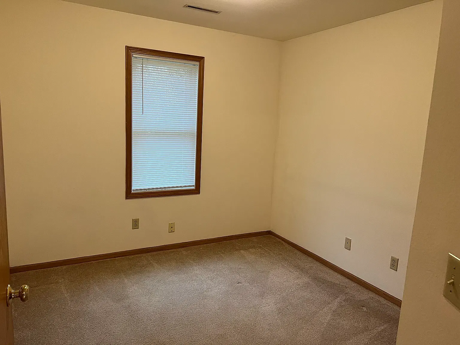 1095 Heritage Court - 1 — Photo 3