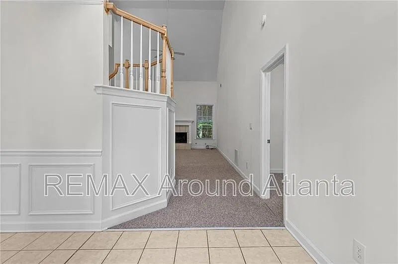3 bed, 2.5 bath, 2530 sqft, $3,495 — Photo 2