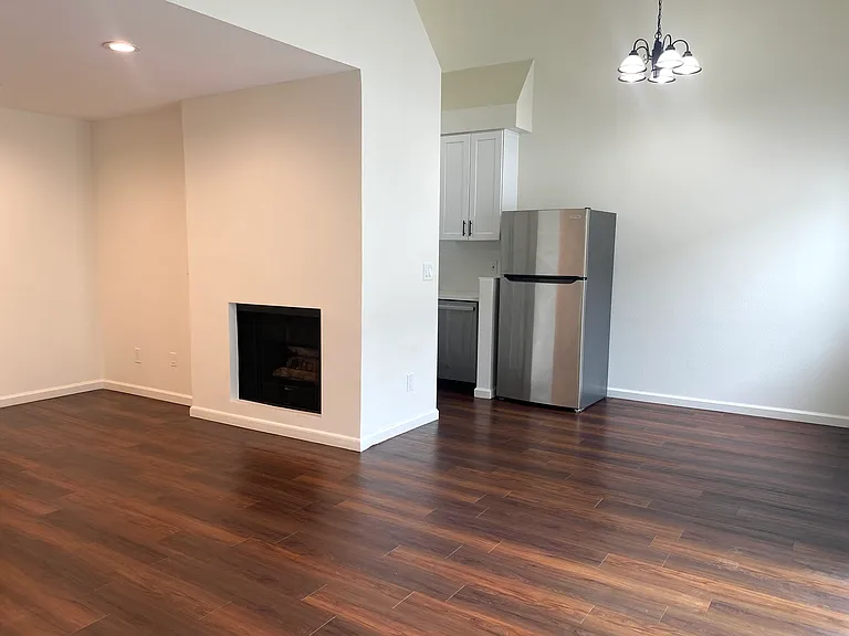 Moorpark Lofts — Photo 14