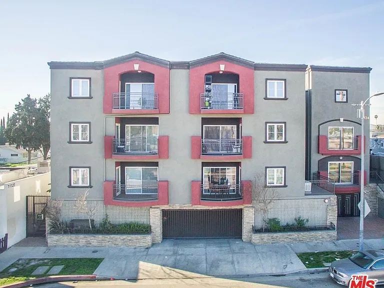 11124 Burbank Blvd #201 — Photo 2