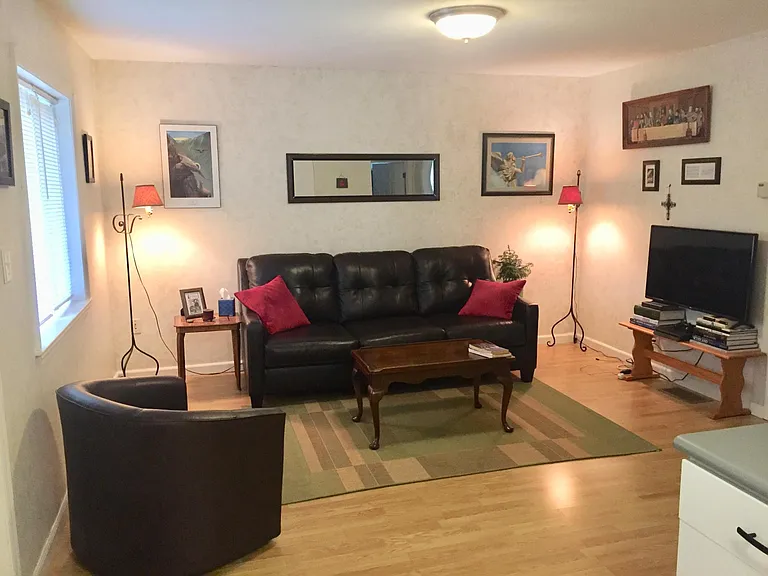 Living Room 
13'5"x13'5"