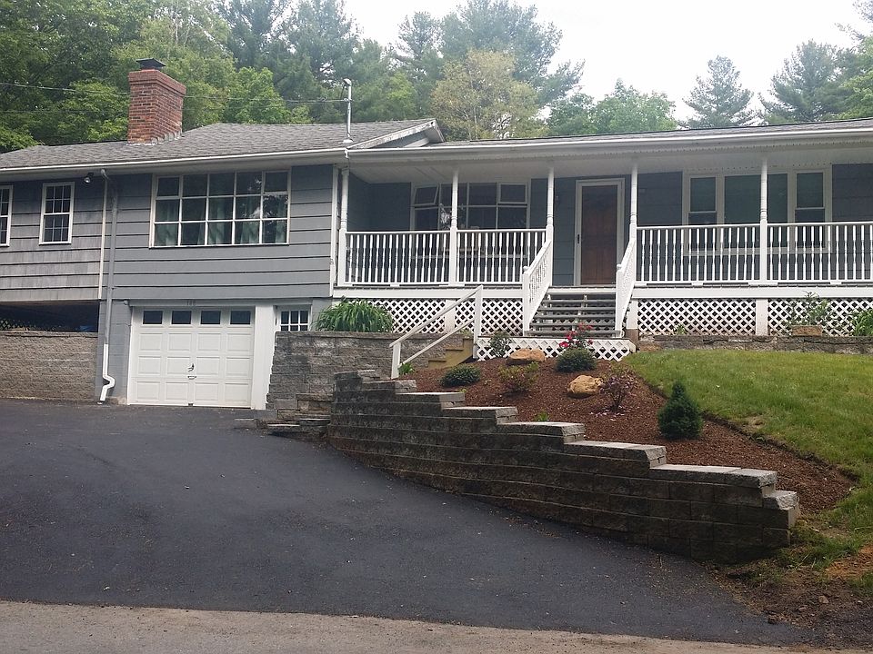 Front view of the home 
