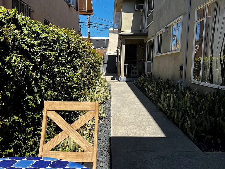 102 N Hayworth Ave #3 — Photo 12