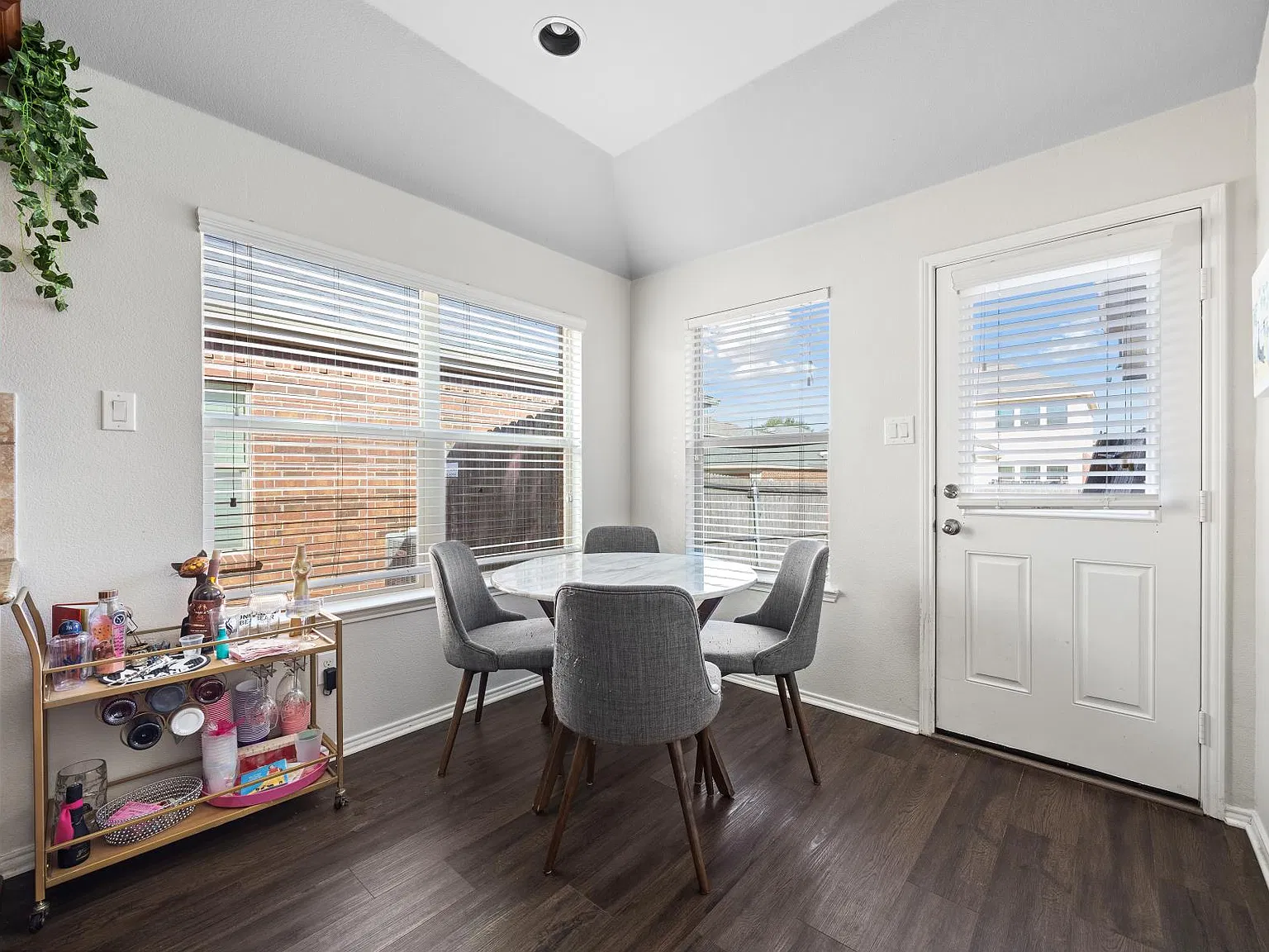 3 bed, 1378 sqft, $1,800 — Photo 4