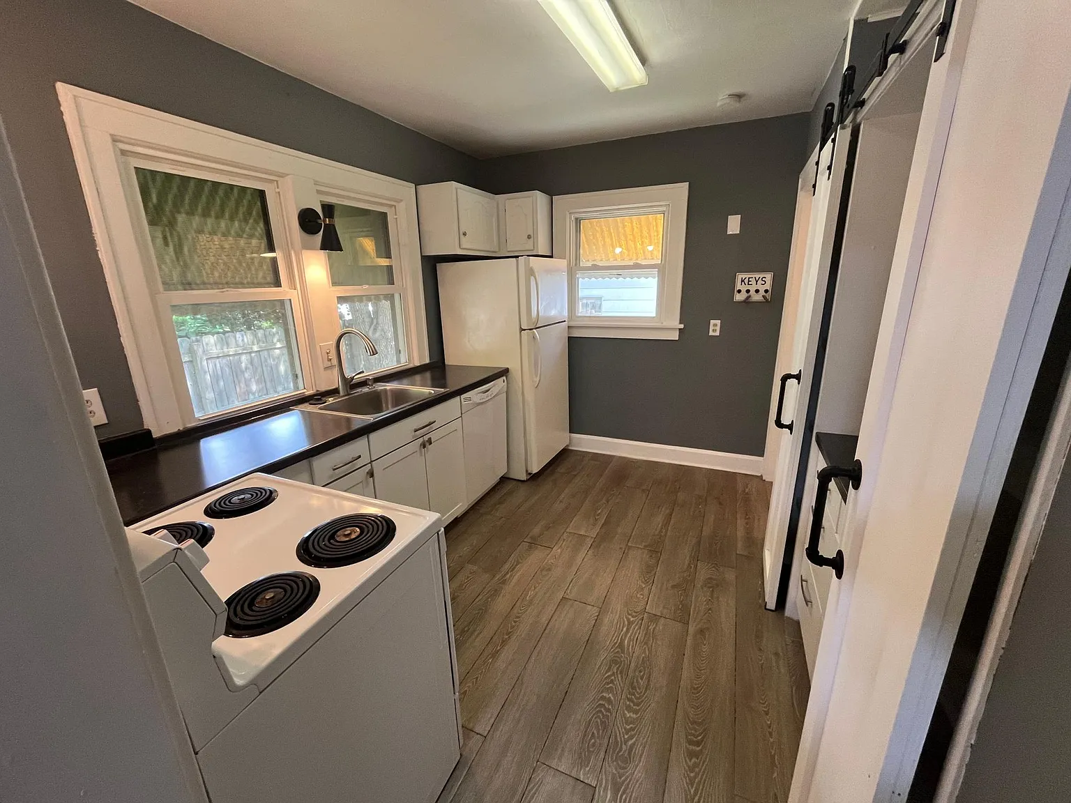 5 bed, 2304 sqft, $2,000 — Photo 3