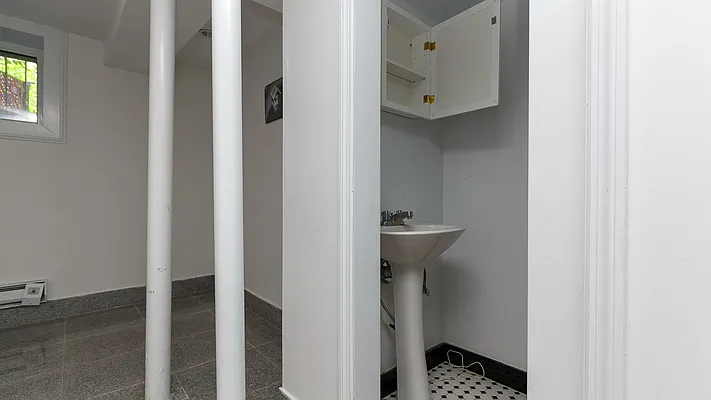 Rented by Nooklyn NYC LLC | media 23