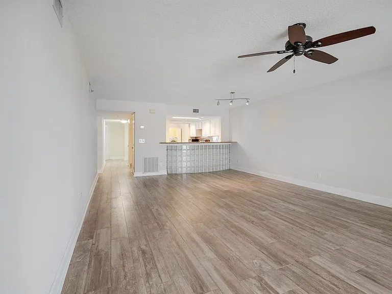 324 Village Dr #B — Photo 18