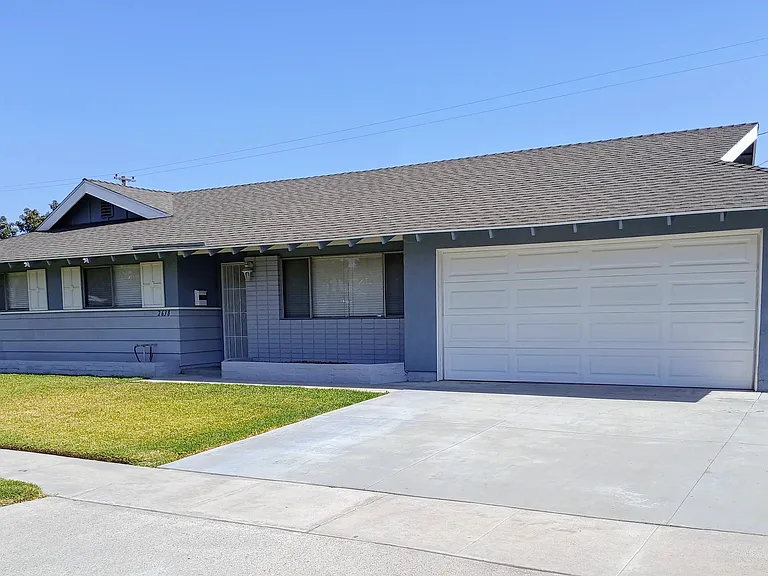 2638 E Sycamore St — Photo 1