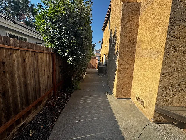 625 Roscommon Pl — Photo 51