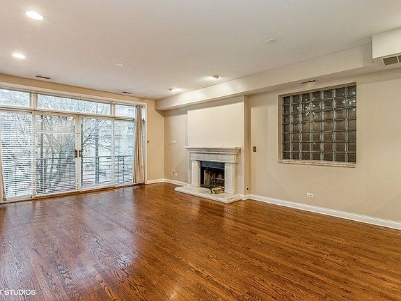 2nd image of 727 W Belmont Ave