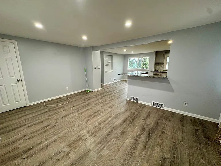 347 E 29th St #2 — Photo 3